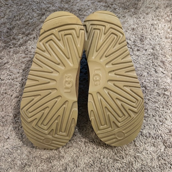 UGG Ultra Mini - Picture 3 of 3